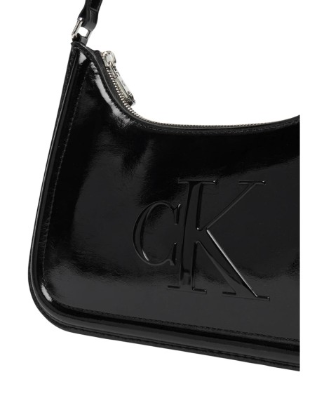 Sac noir zippé au format citadin