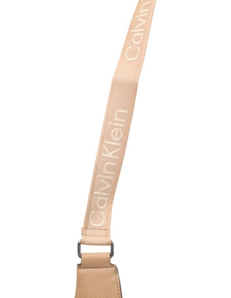 Sac beige compact au style contemporain | Calvin Klein